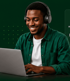 Étudiant Mali Kura au laptop